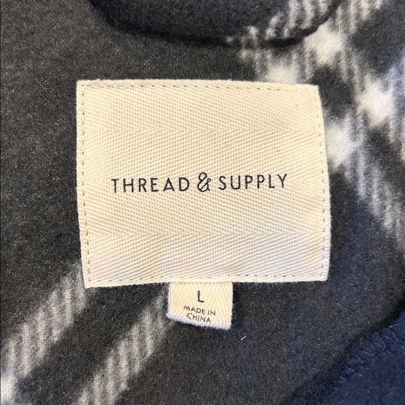 Thread & Supply Polar Bear Fleece Shacket
Black White Doublepane Window Sz Large - Picture 4 of 8